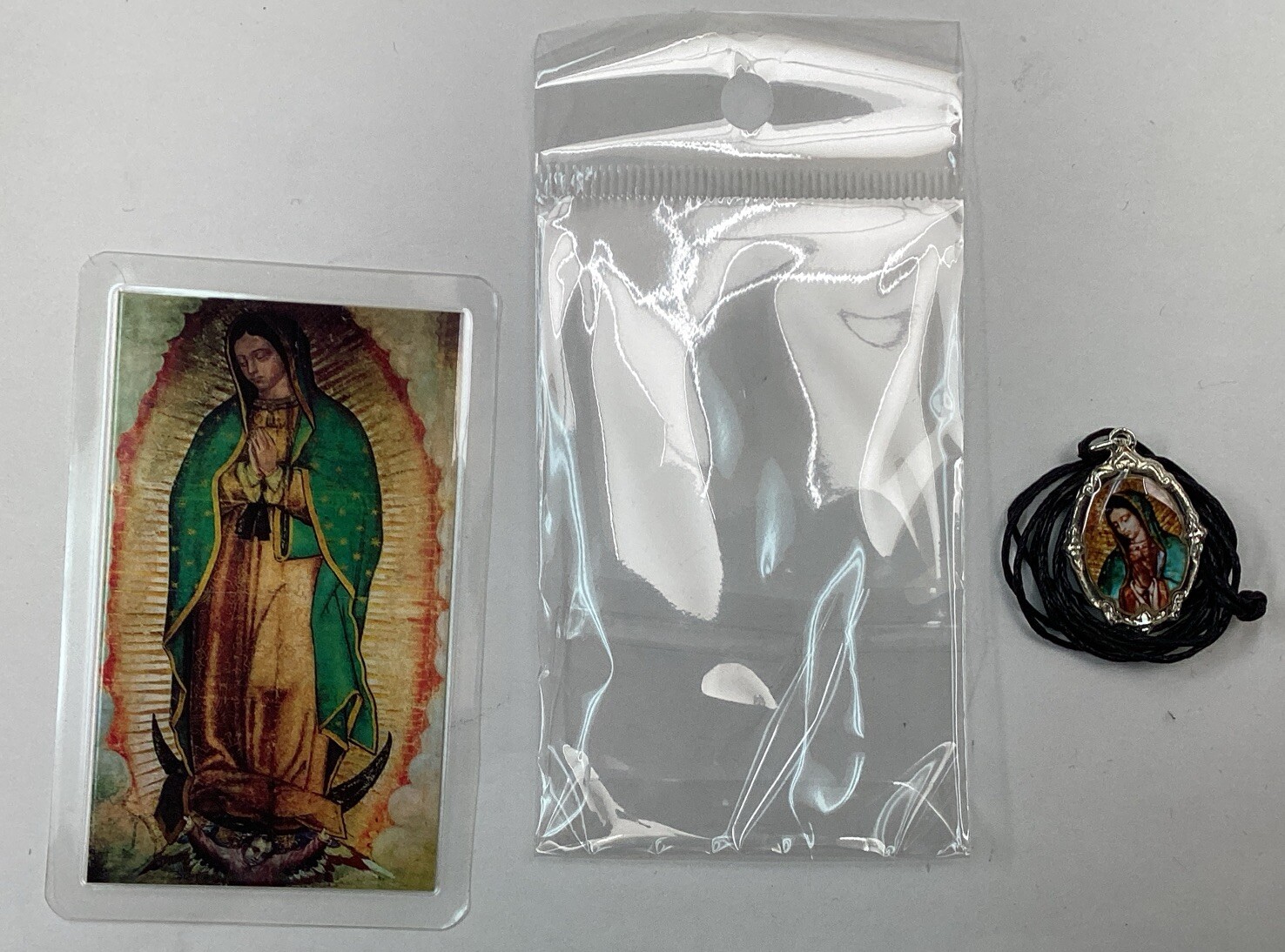 MEDALLA DE LA VIRGEN DE GUADALUPE Y ESTAMPITA LAMINADA, MEDAL HOLY CARD FAVORS