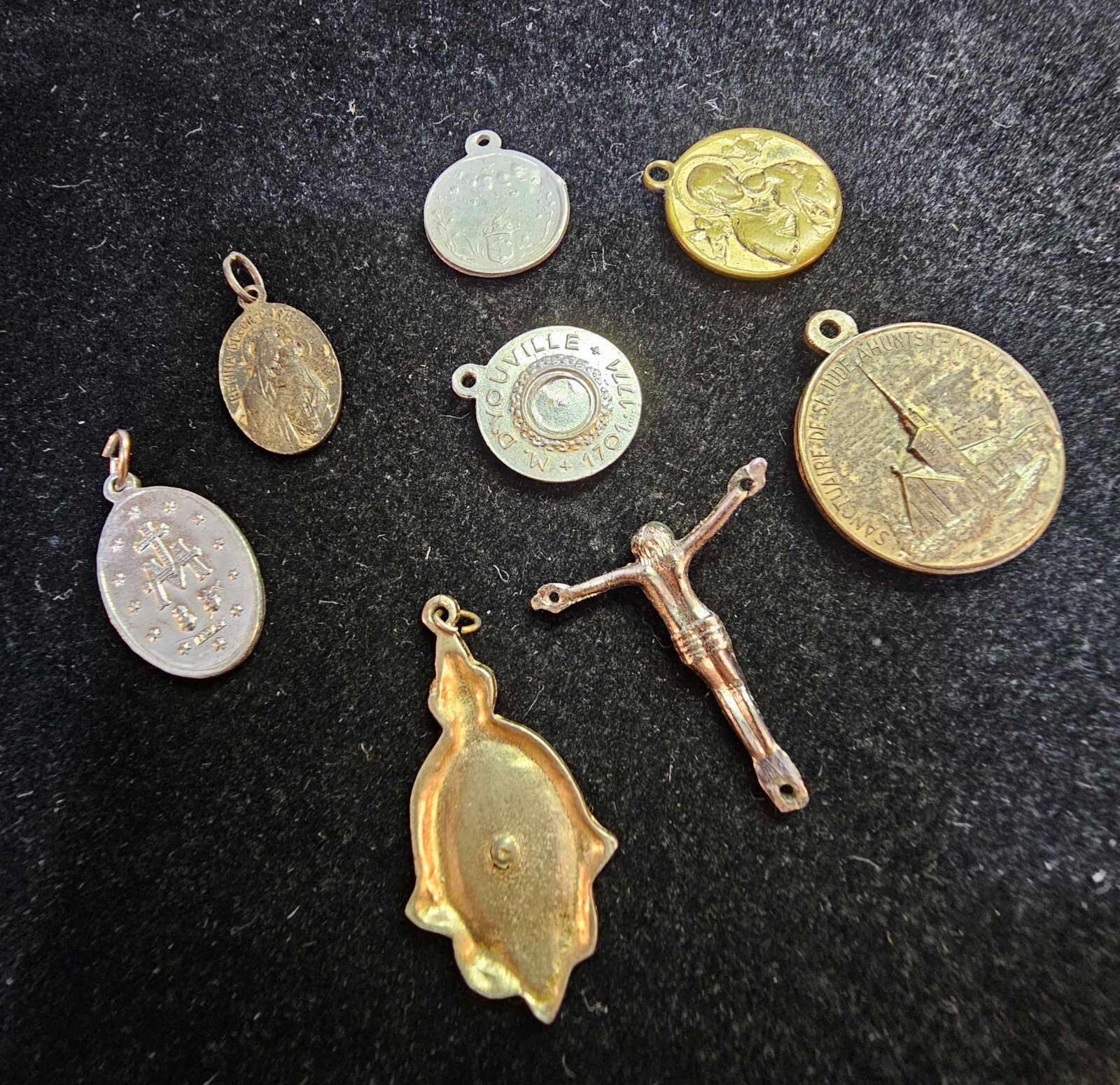 Lot of 8- Silvertone / Metal Medal /Pendant Jesus Mary & Child St jude – B41