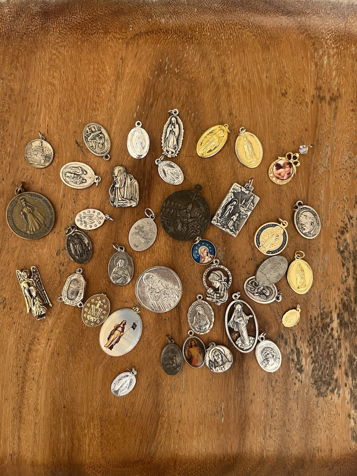 Vintage Religious Medals Lot Gold Tone Silver Tone