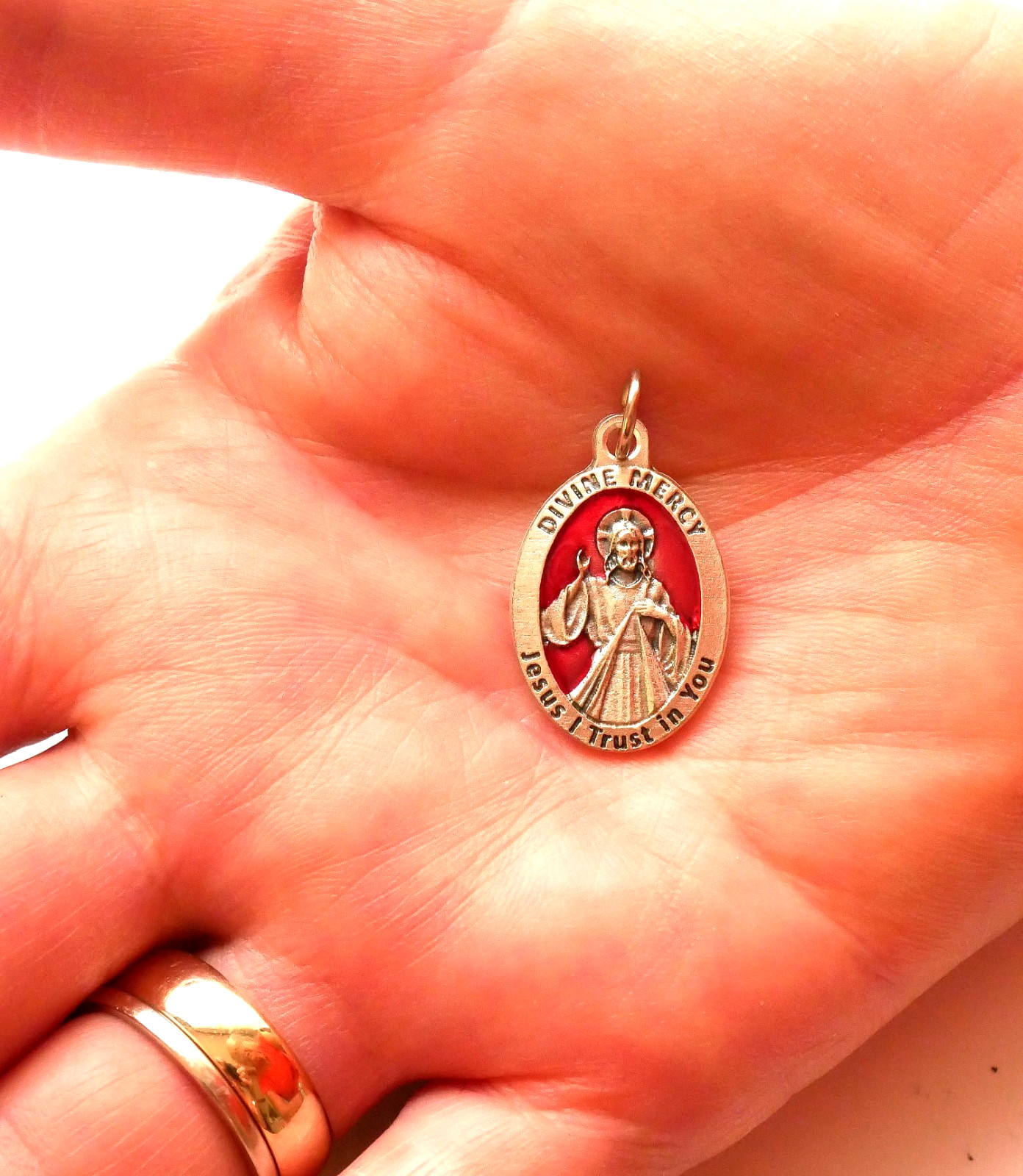 Divine Mercy 7/8″ x 5/8″ Silver Tone / Red Medal + FREE Cord – Italy –