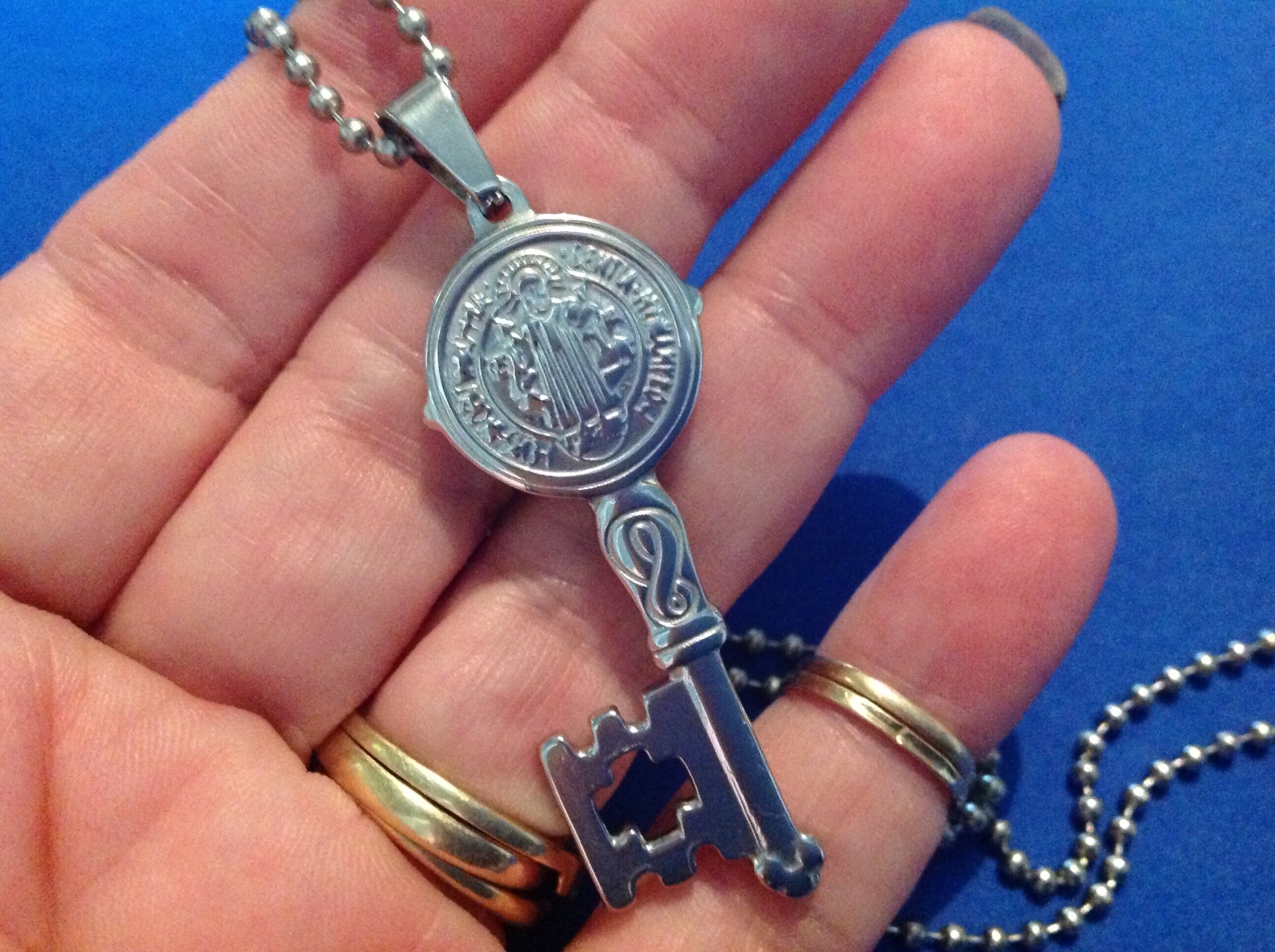 St BENEDICT NECKLACE Pendant Protection KEY TO HEAVEN Stainless Steel Saint 27″