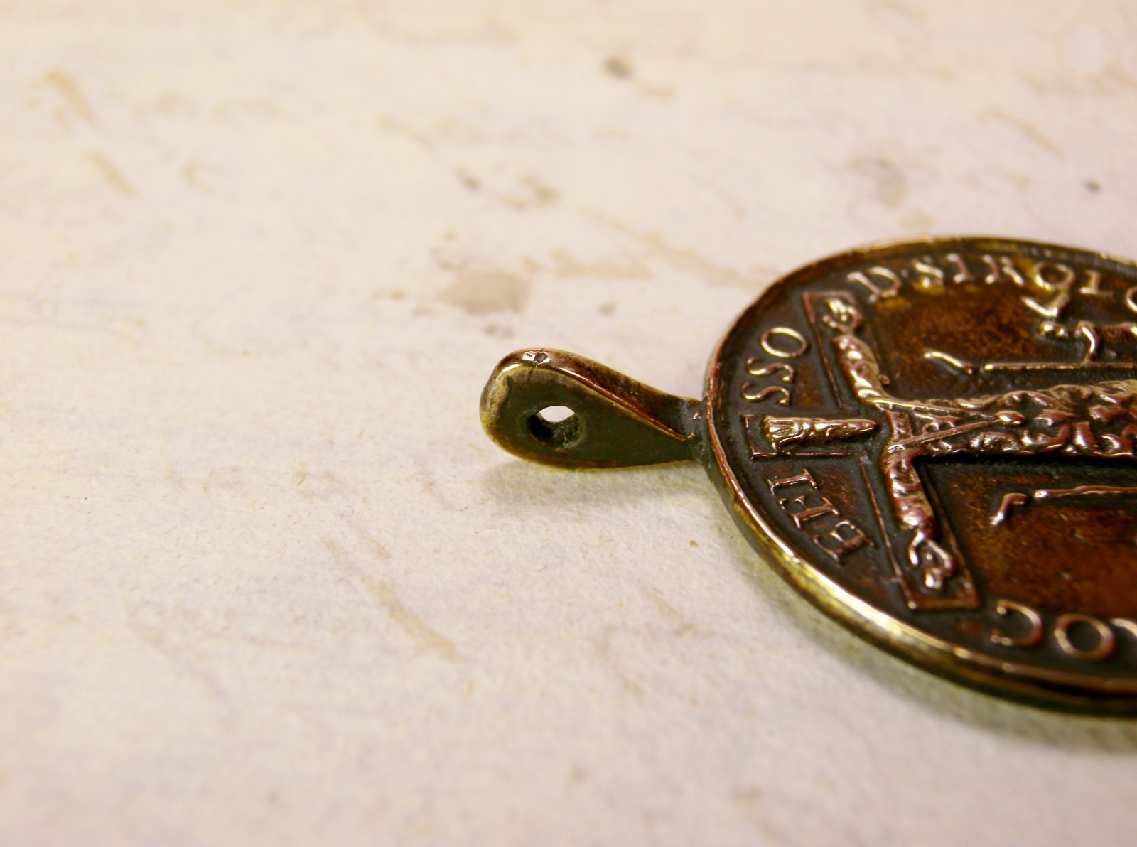 ANTIQUE 18TH CENTURY MIRACULOUS SIROLO CRUCIFIX & SACRED HOUSE OF LORETO MEDAL