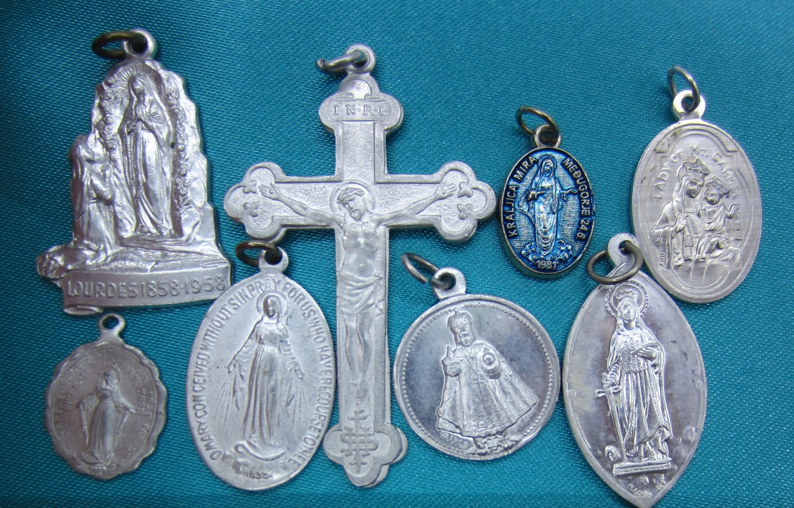 Catholic Lot Medals Aluminum Religious Mary Jesus Dymphna Medals Light in Weight