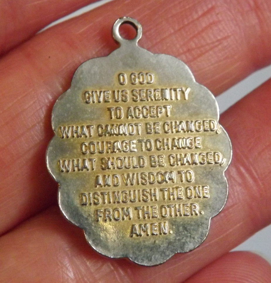 Gold tone scalloped ornate praying hands Serenity Prayer Jesus pendant medal