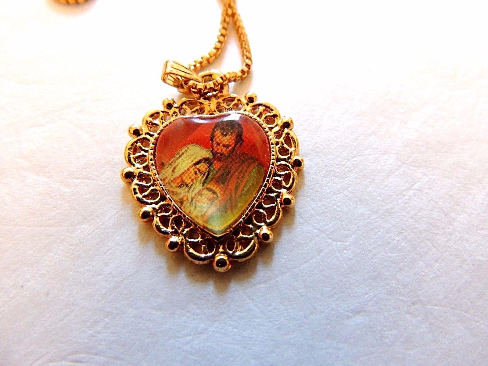Vintage Classic “Mother, Father & Jesus” Heart Pendant & 20″ Box Link Necklace