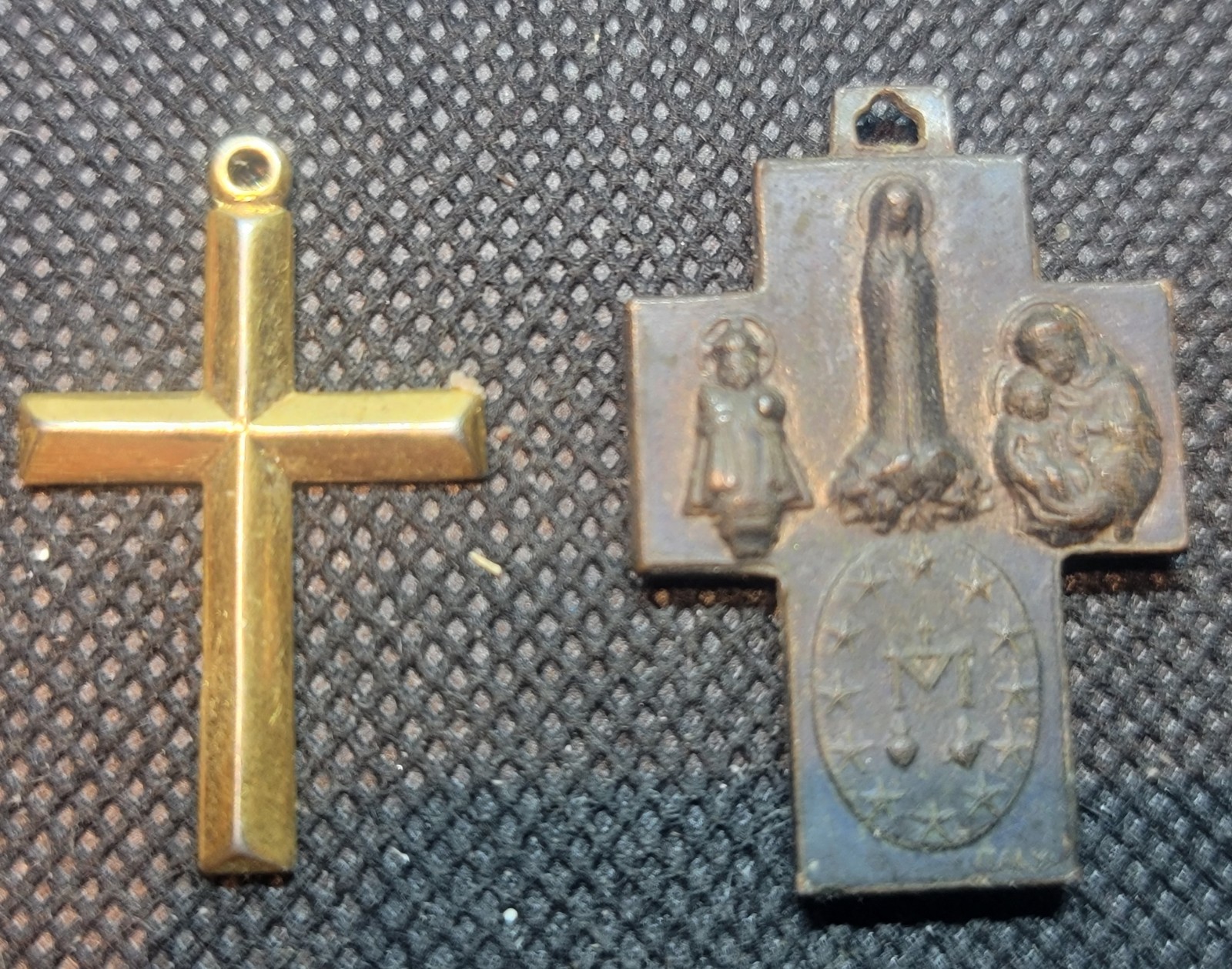 2 RELIGIOUS MEDALS 1 IS ITALY L1517