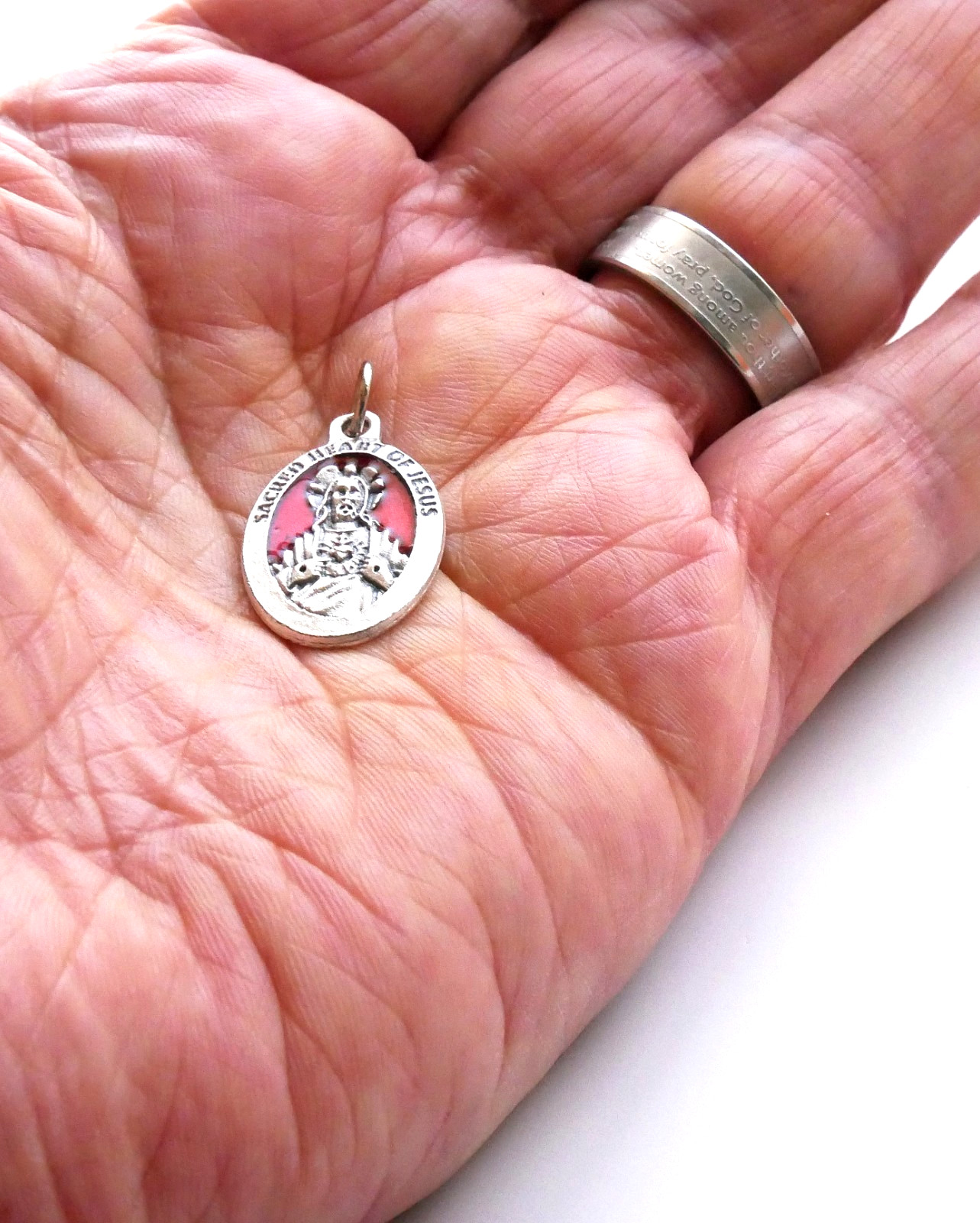 Sacred Heart of Jesus 7/8″ x 5/8″ Silver Tone / Red Medal +FREE Cord – (Italy) –