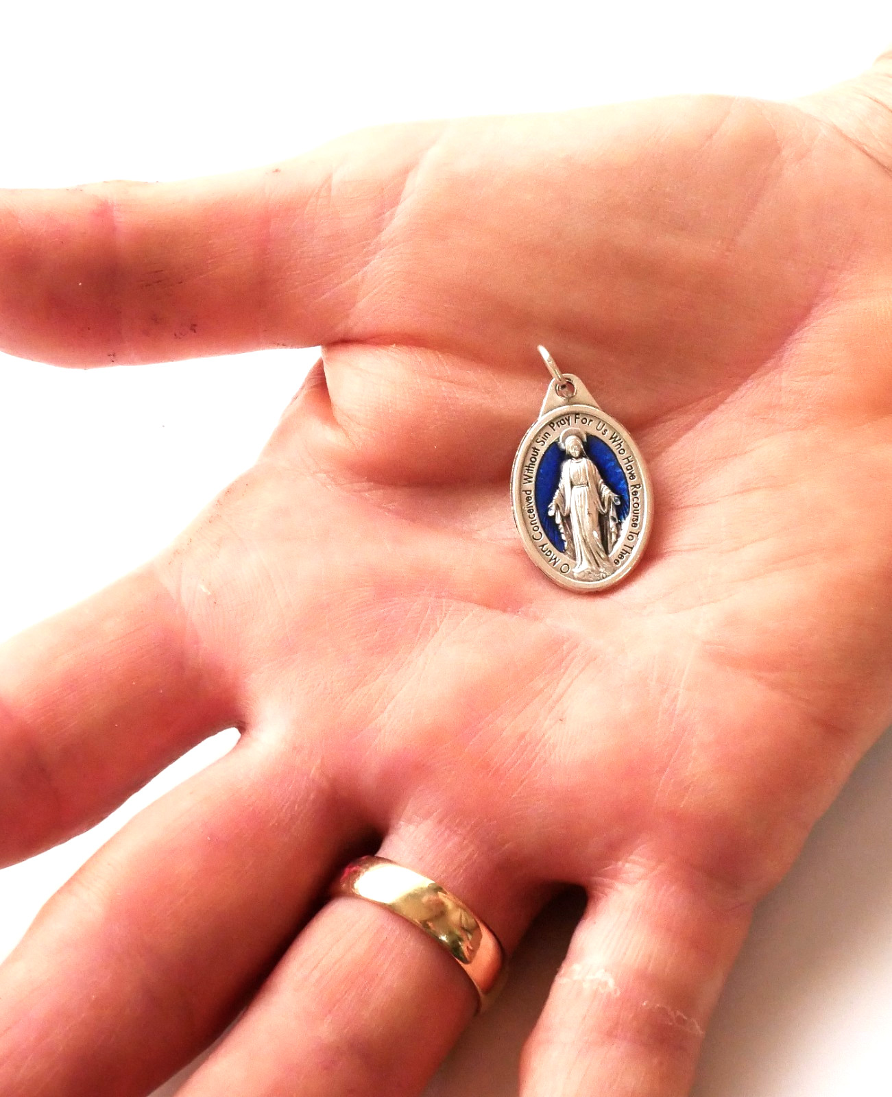 Miraculous 7/8″ x 5/8″ Silver Tone / Blue Medal + FREE Cord (Italy)