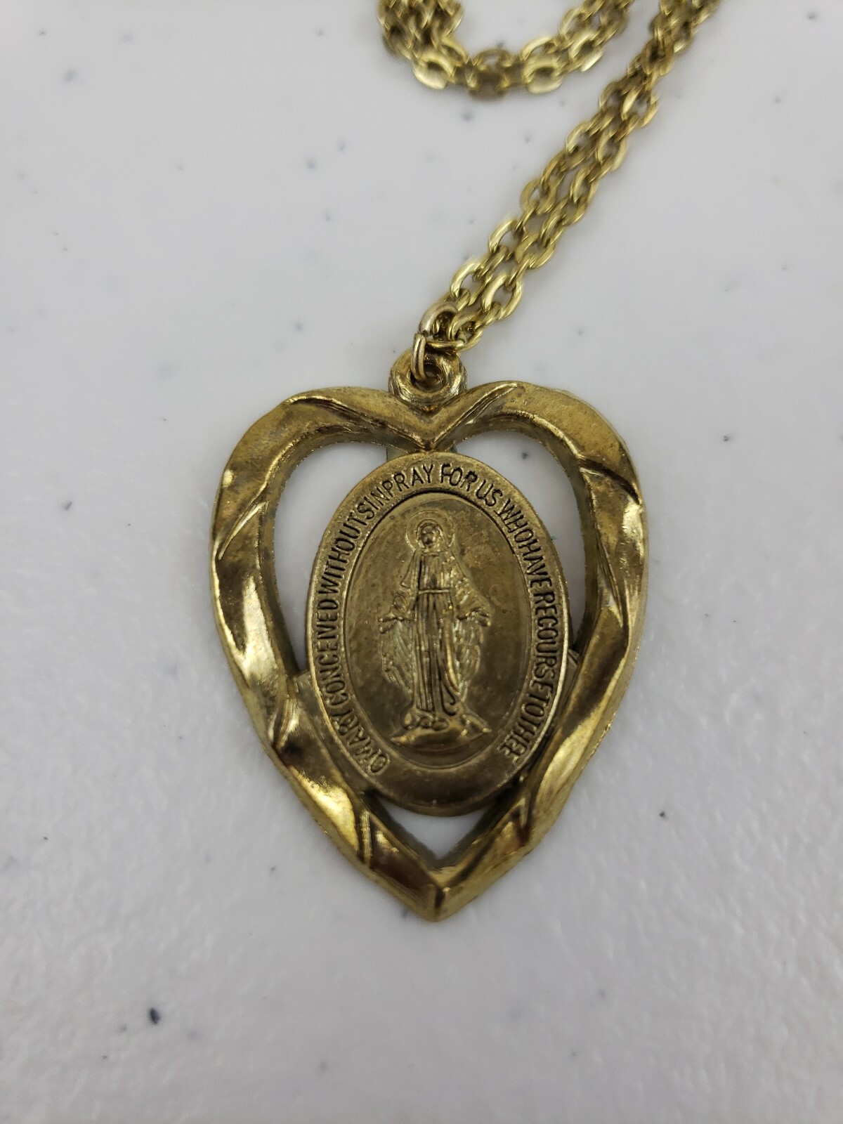 Vintage Classic O’ Mary Conceived Without Sin 18″ Necklace & Medal In A Heart