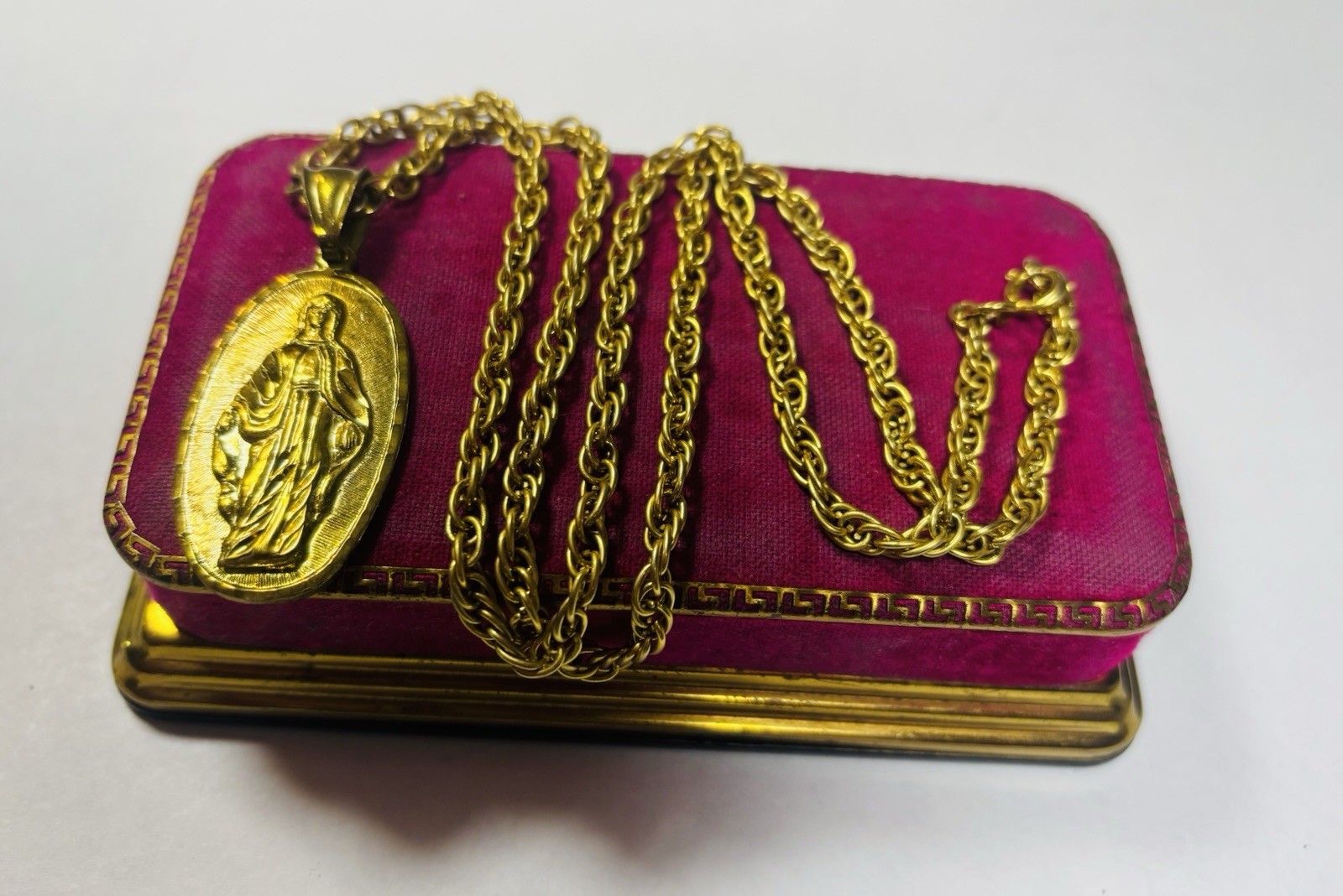 LARGE MIRACULOUS MEDAL VIRGIN MARY 18k YELLOW GOLD PLATED PENDANT NECKLACE 24”