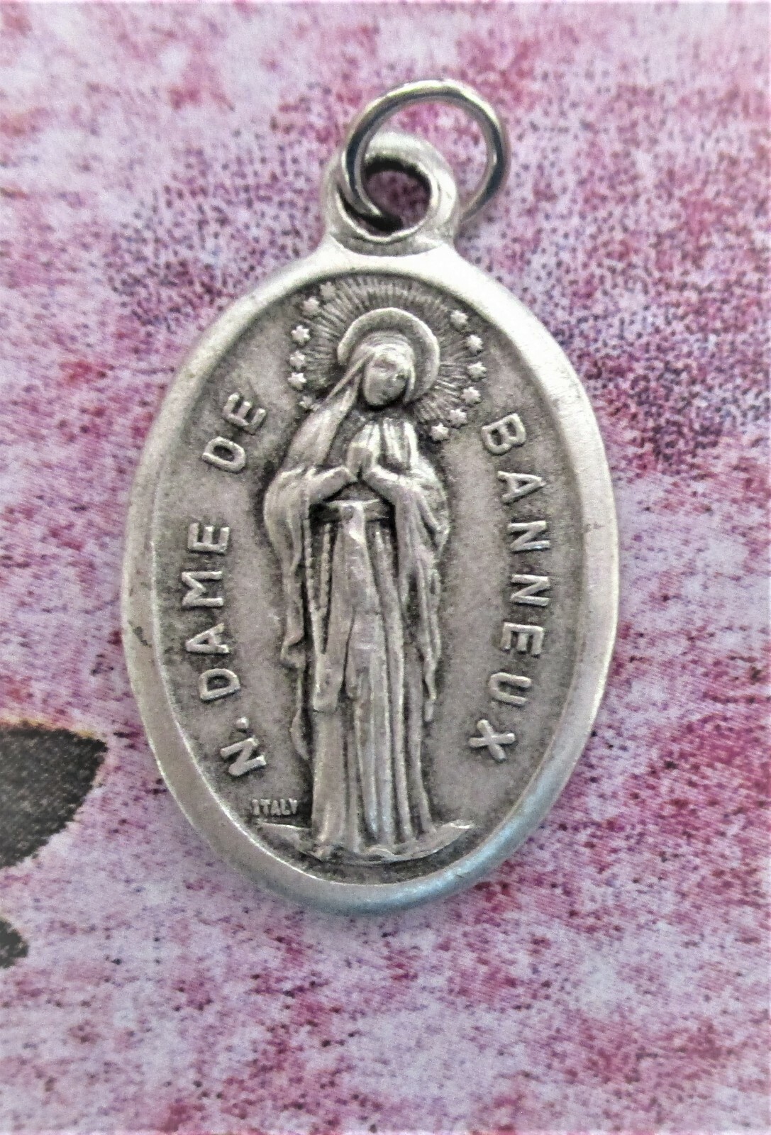 Our Lady of Banneux – Italian Silver Tone Cast OX 1″ Medal