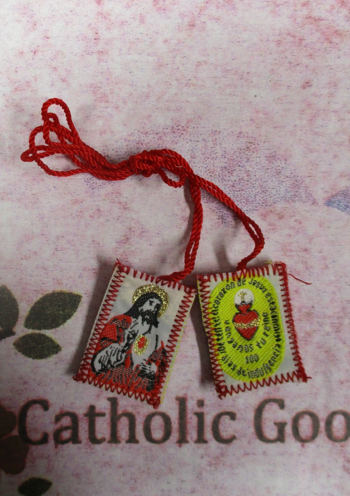 1 3/8″ x 7/8″ Red Sacred Heart of Jesus Scapular