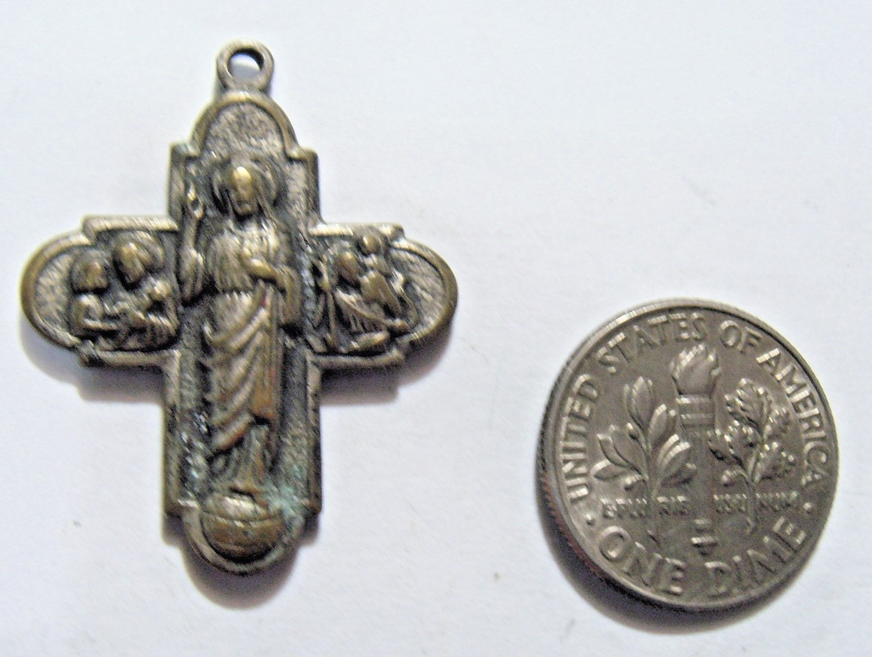 1950s antique Catholic Saints Sacred Heart Auto League cross pendant 54528