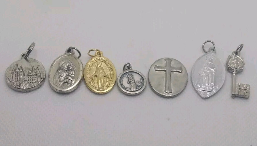 7 Vtg &1 Rear Catholic Saints, Mary, Bernadette, Joseph, Dymphna Medal Pendants
