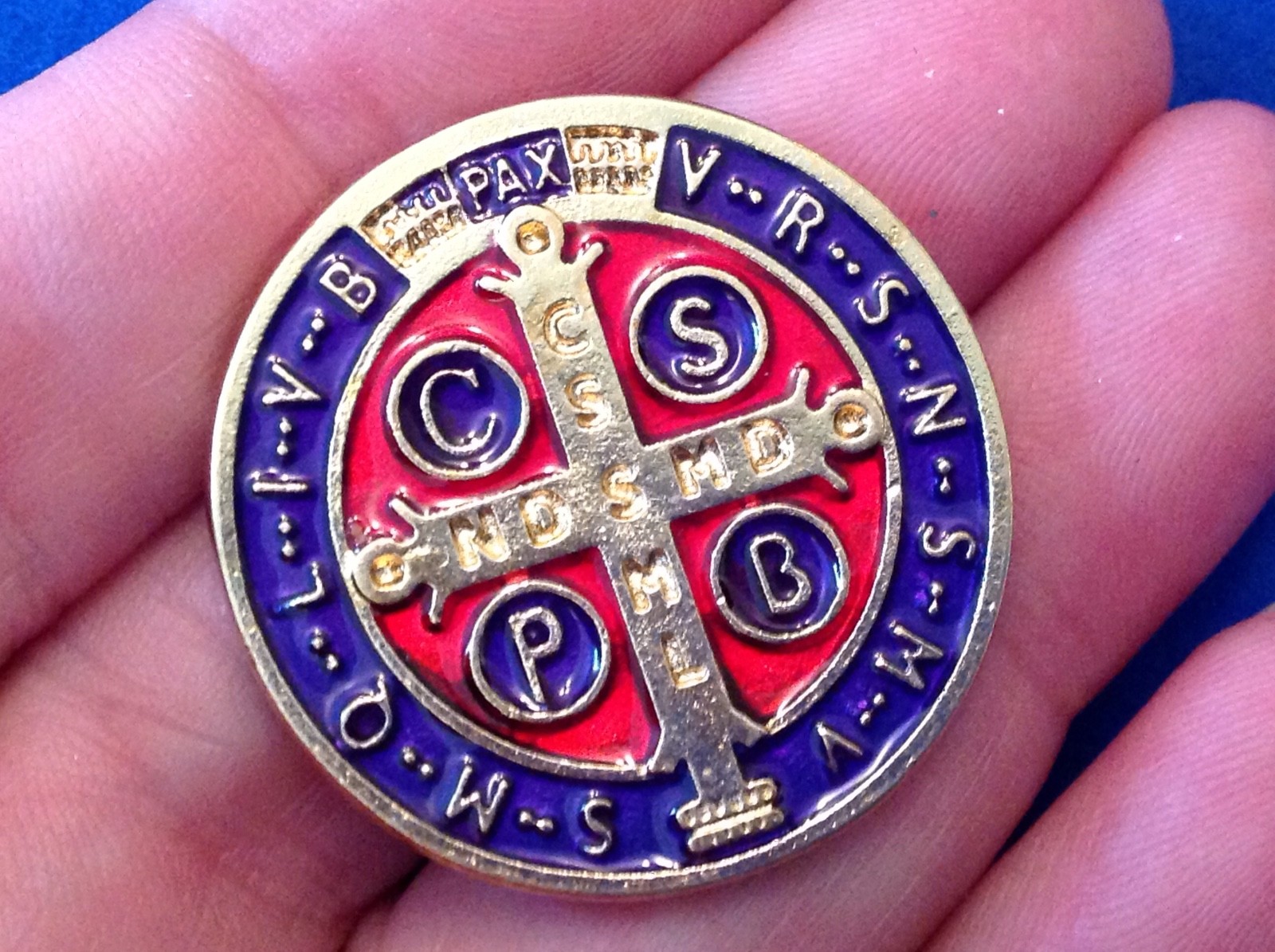 Rare Gold St BENEDICT Pocket Token Protection 1-1/8″ Saint Medal ENAMEL Red Blue