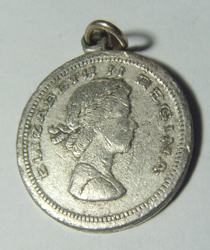 1950s antique silver tone metal Queen Elizabeth ii crown pendant 54436