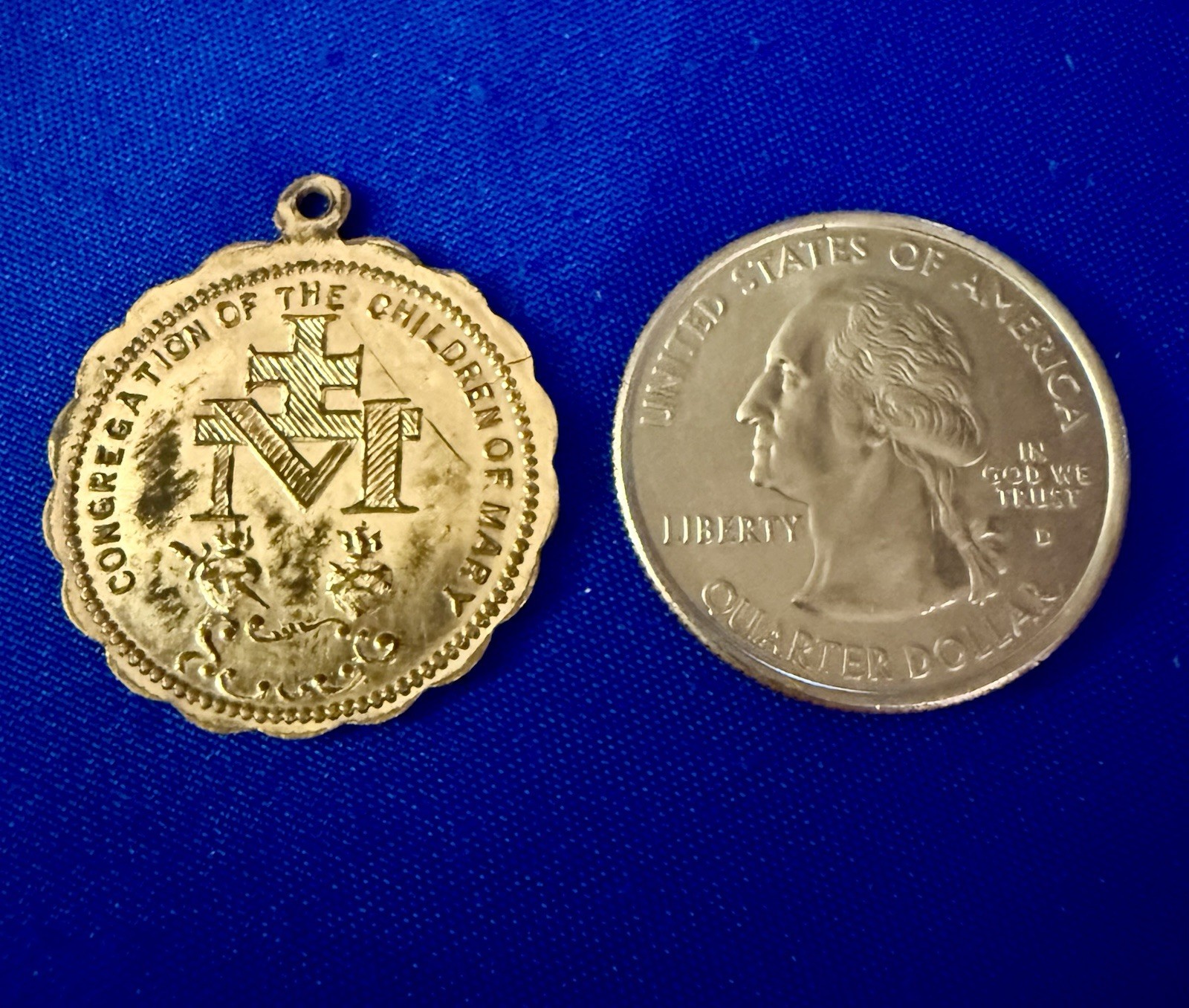 Vtg scalloped round Miraculous medal Congregation the Children of Mary