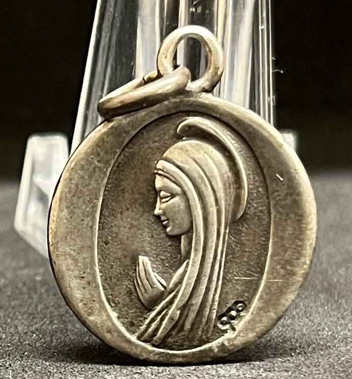 Circa 1940´ Beauty antique Virgin Mary medal delicate pendant silver 900