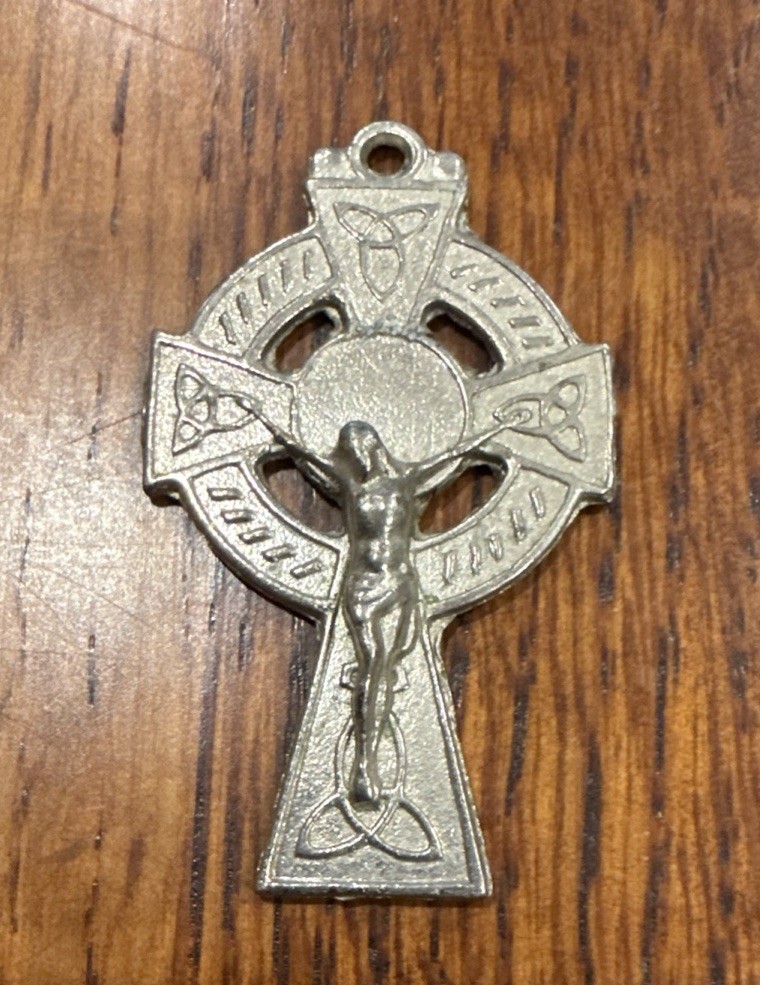 Vintage Celtic Cross Crucifix Pendant Silver Tone Erin Ireland Religious Medal