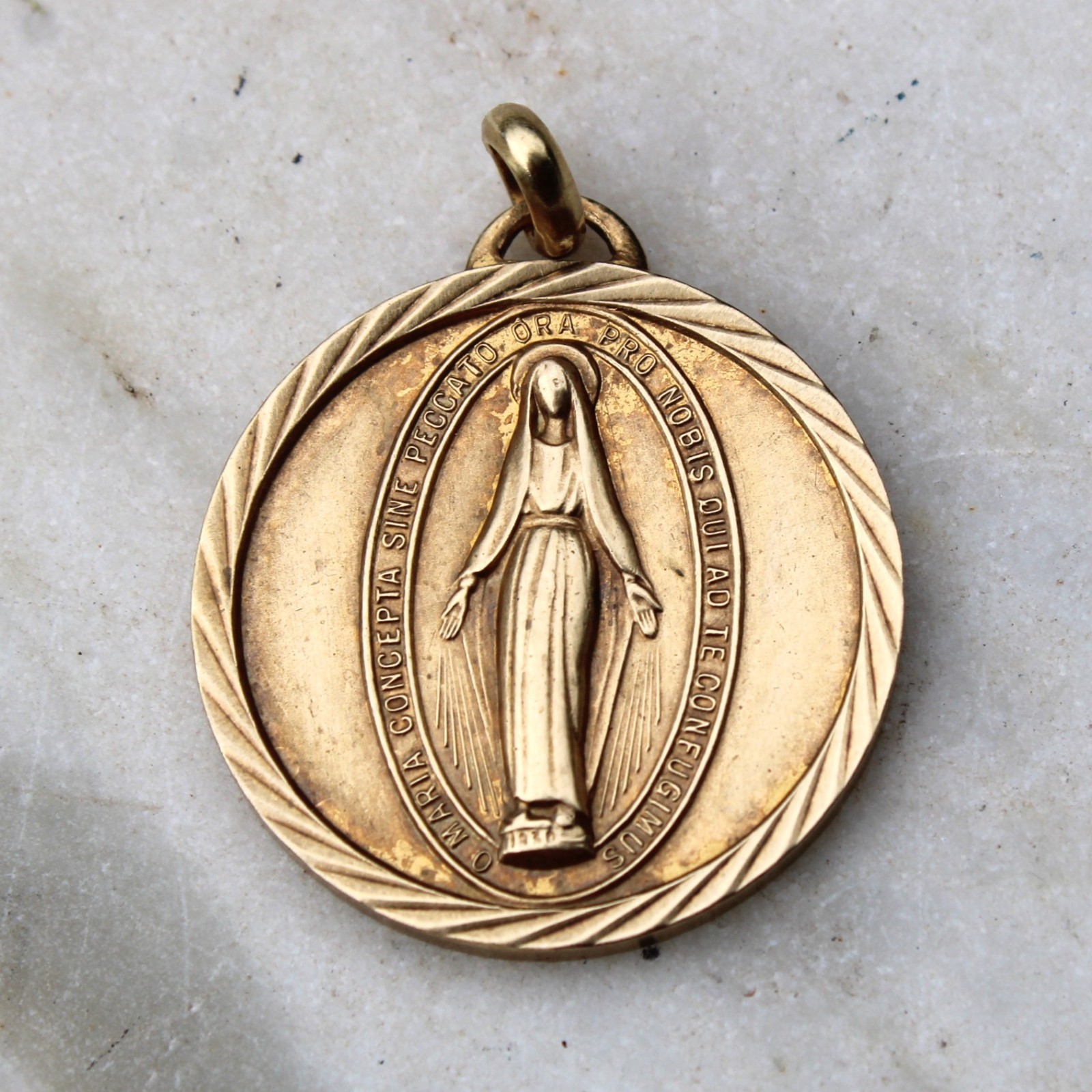 Vintage Virgin Mary Gold Toned Medal Italy Maria Concepta Peccato Ora Pro Nobis