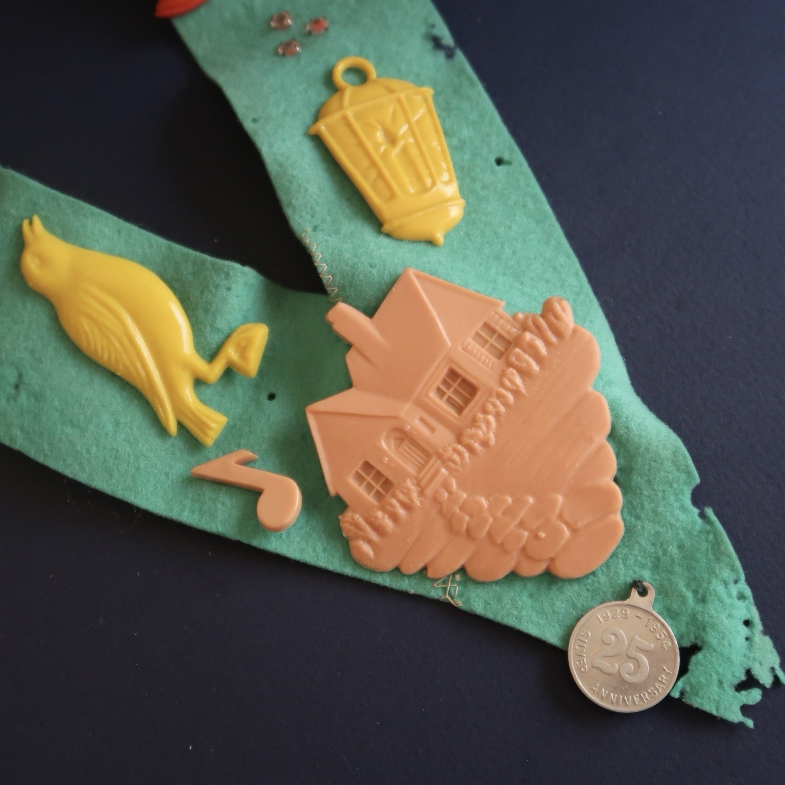 Vintage 1950s LDS Mormon “Bandlo” Primary Sash Necklace Achievement Pin Badge