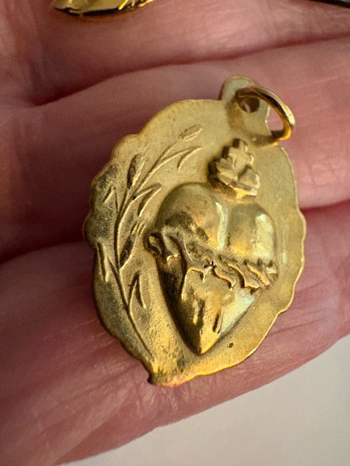 LOT OF VINTAGE CATHOLIC MEDAL PENDANTS CHARMS-GOLD PLATED & MORE