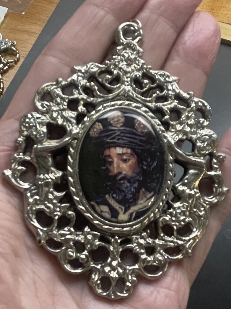 Vintage Catholic 3.5” Jesus Crown Of Thorns Silver Tone Large Spanish Medallion