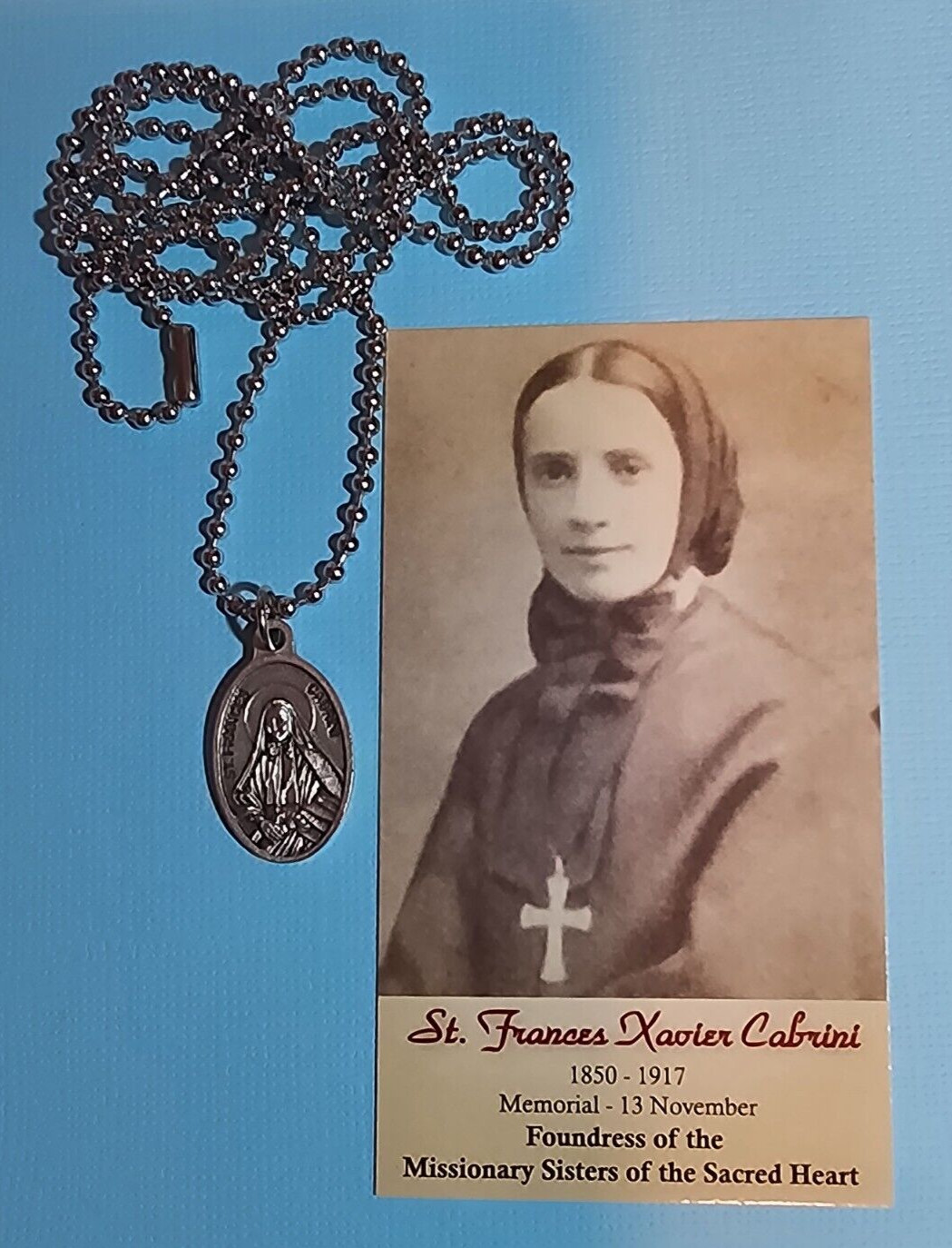 Saint Frances Xavier Cabrini Devotional Medal & Holy Card – Mother Cabrini