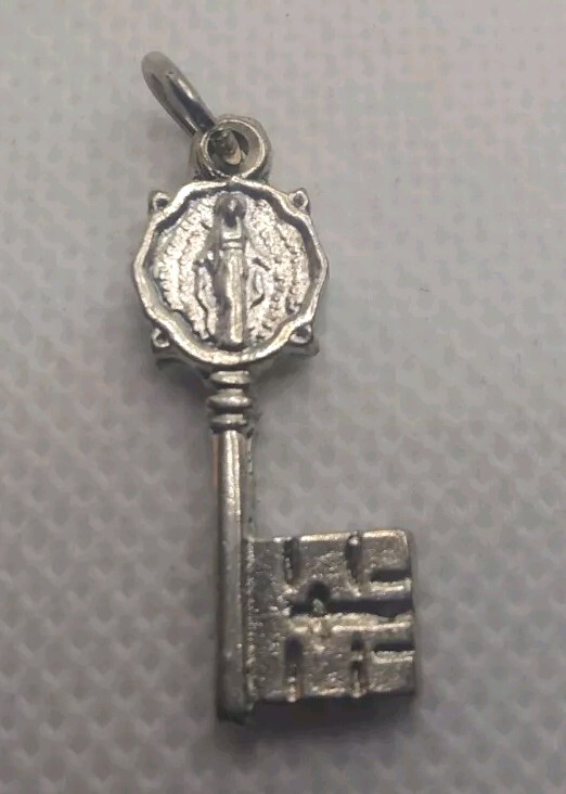 7 Vtg &1 Rear Catholic Saints, Mary, Bernadette, Joseph, Dymphna Medal Pendants