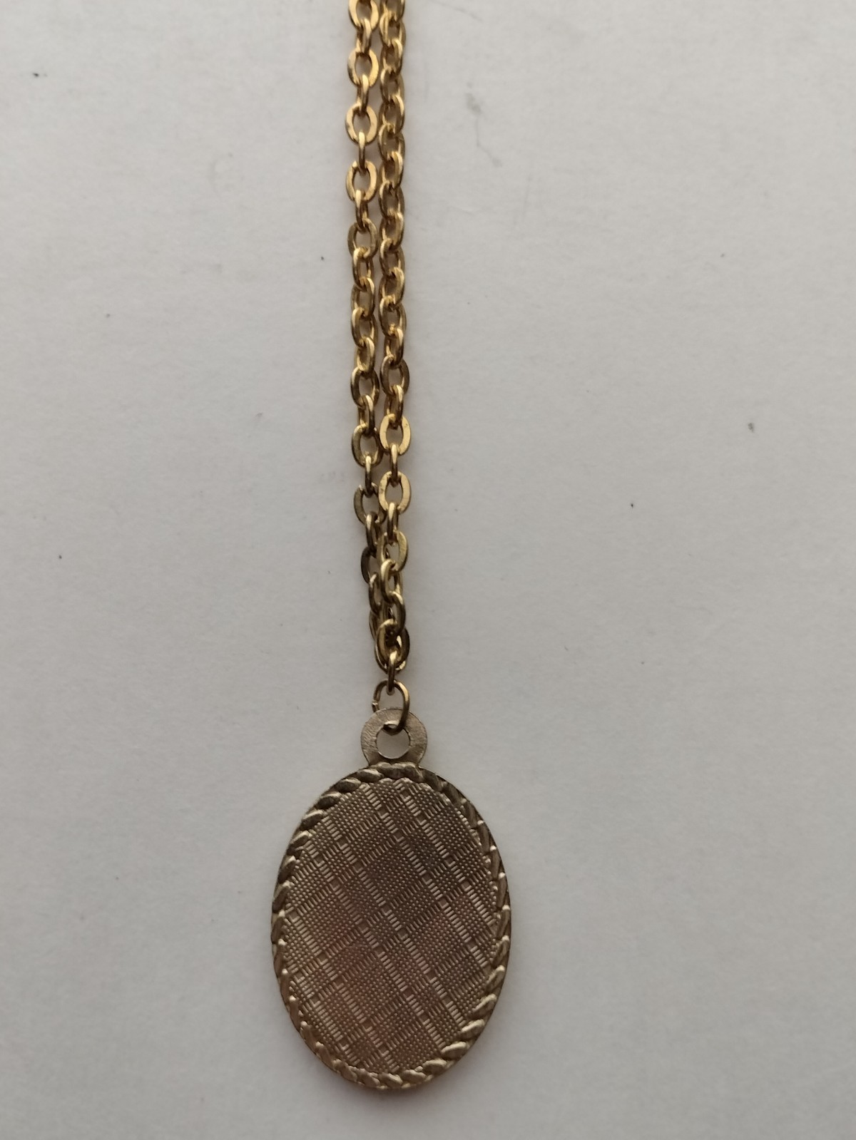 Vintage Virgin Mary Sacred Heart Medal Necklace – Gold Toned Chain