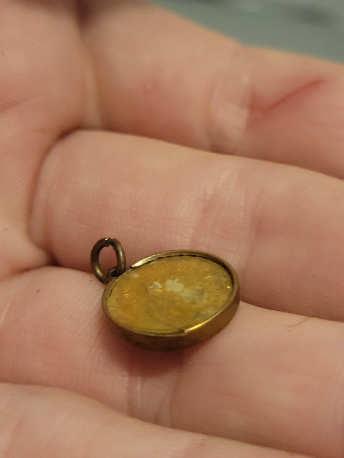 Vintage RELIGIOUS GOLD Tone TOKEN ENCASED BEZEL CHARM MEDAL