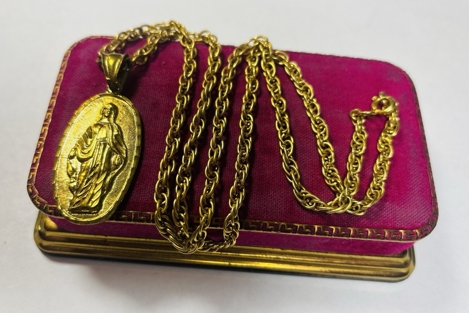 LARGE MIRACULOUS MEDAL VIRGIN MARY 18k YELLOW GOLD PLATED PENDANT NECKLACE 24”