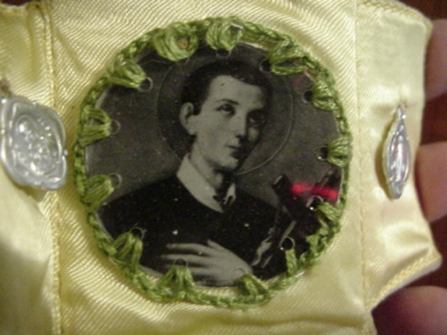 Vintage POCKET SHRINE SCAPULAR BADGE Crucifix/Metals-RED LEATHER Pouch-SNAP