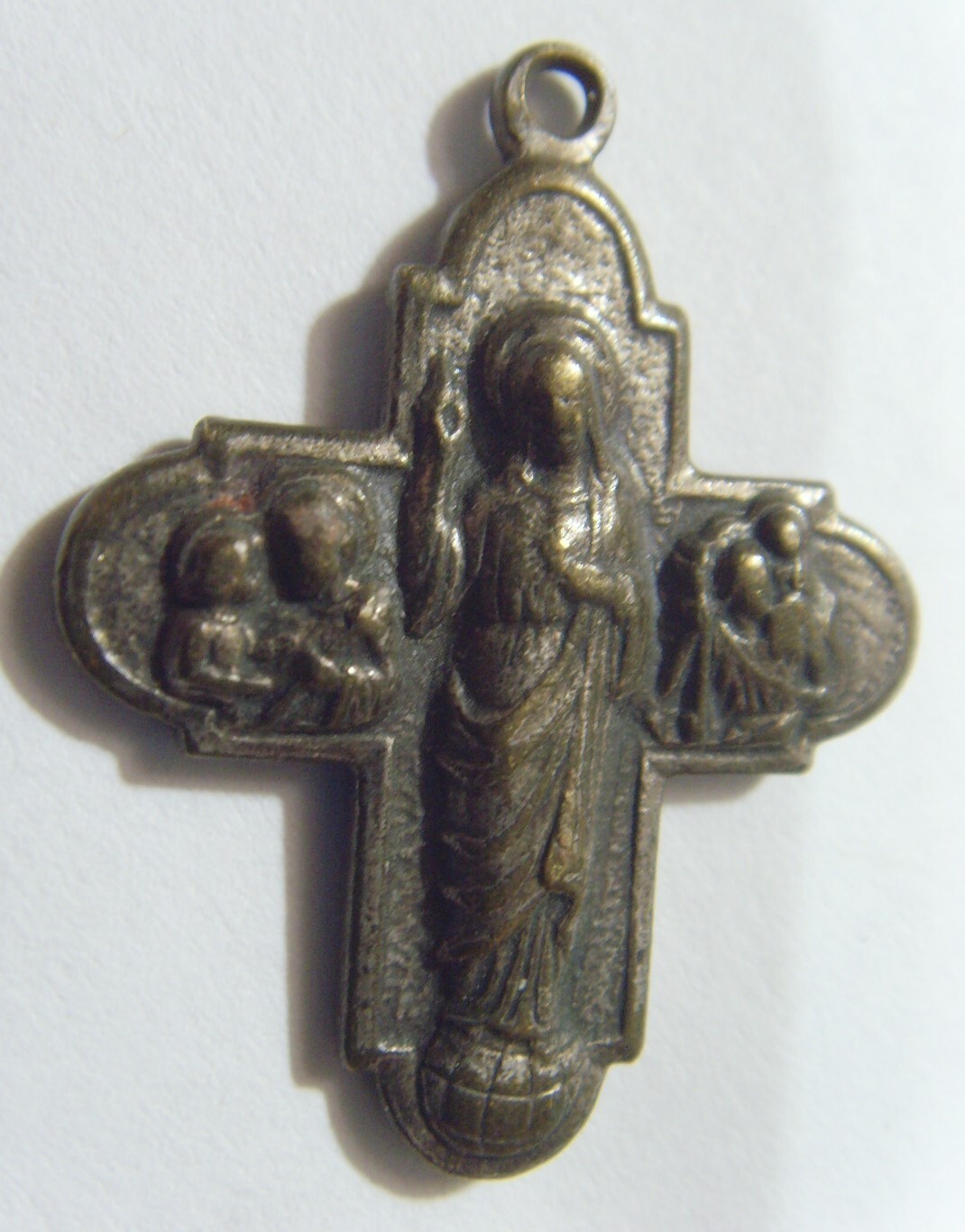 1950s vintage catholic sacred heart auto league cross religious pendant 52858