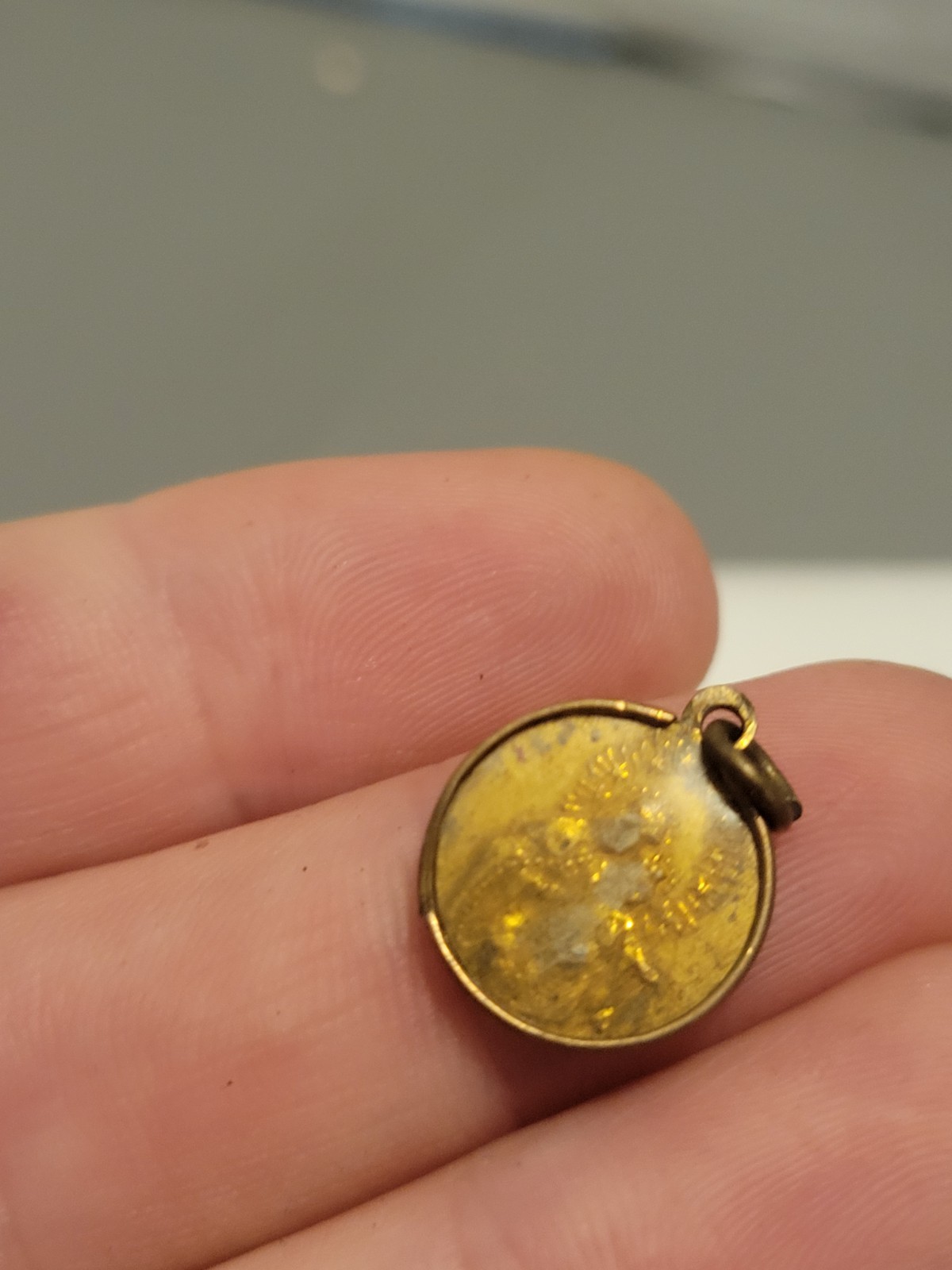 Vintage RELIGIOUS GOLD Tone TOKEN ENCASED BEZEL CHARM MEDAL