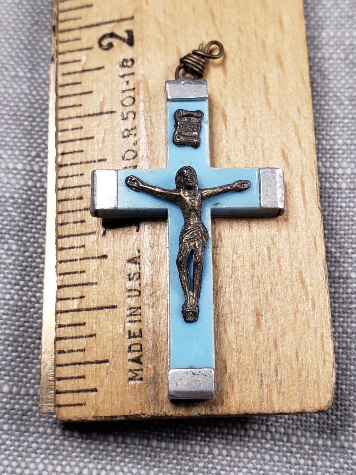 Vintage Pendant Medal Cross Crucifix Christian Religious B10