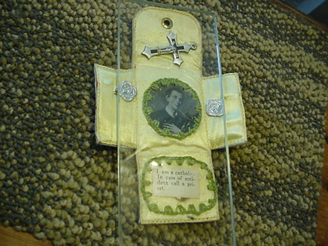 Vintage POCKET SHRINE SCAPULAR BADGE Crucifix/Metals-RED LEATHER Pouch-SNAP