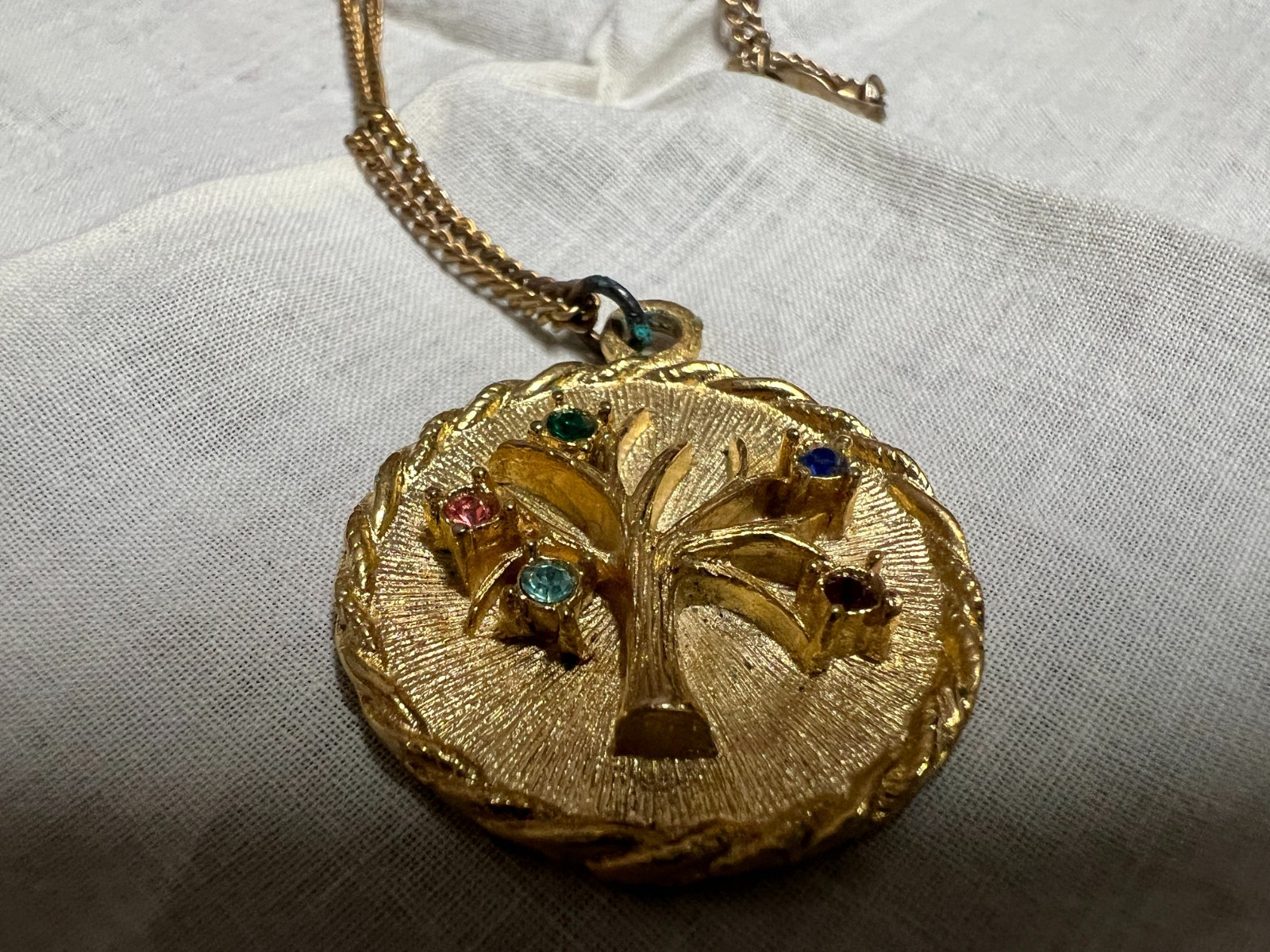 Vintage Tree of Life Necklace Pendant Gold Toned 16 Inches