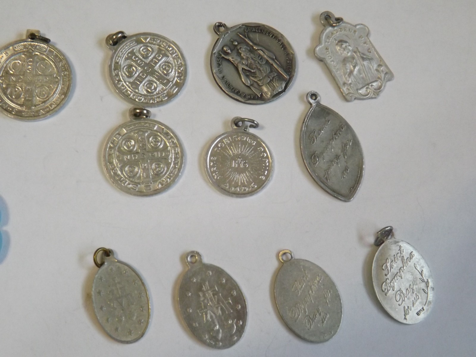 Religious lot plastic rosary medals medal Jesus Saint Threse Benedict Dymphna