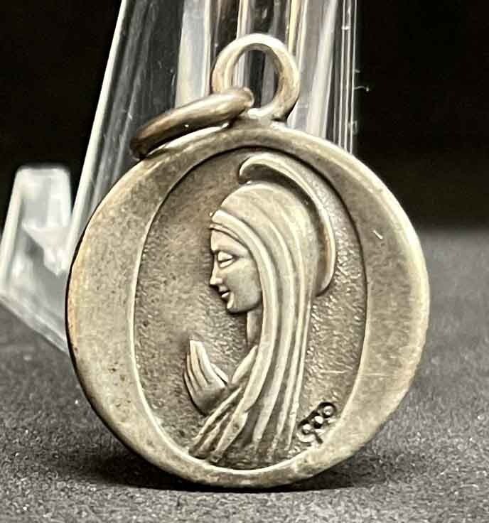 Circa 1940´ Beauty antique Virgin Mary medal delicate pendant silver 900