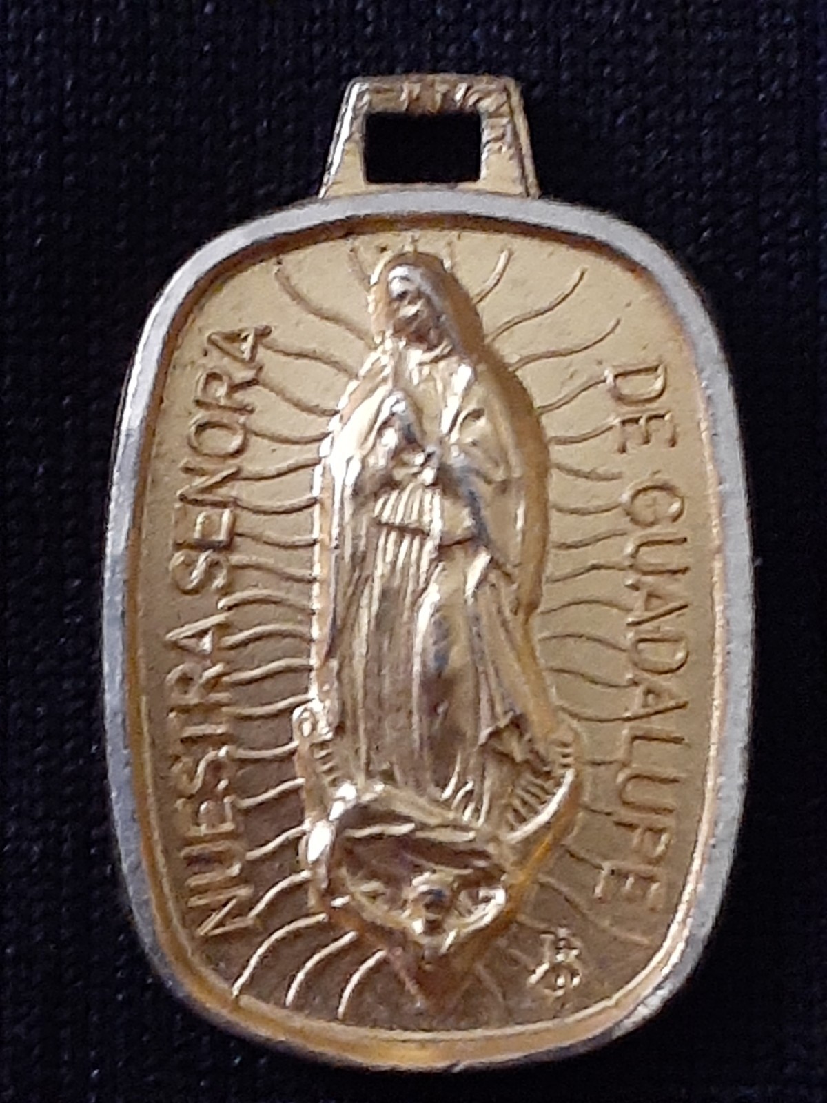 Vtg Nuestra Senora De Guadalupe Gold Tone Medal Pendant St Patrick’s Cathedral