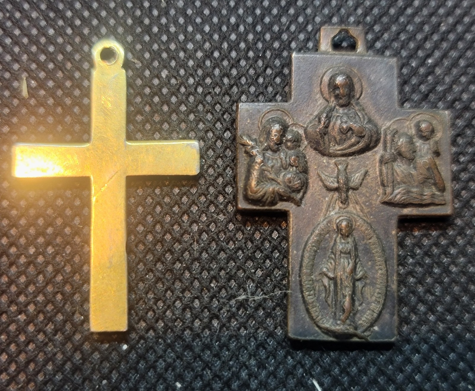 2 RELIGIOUS MEDALS 1 IS ITALY L1517