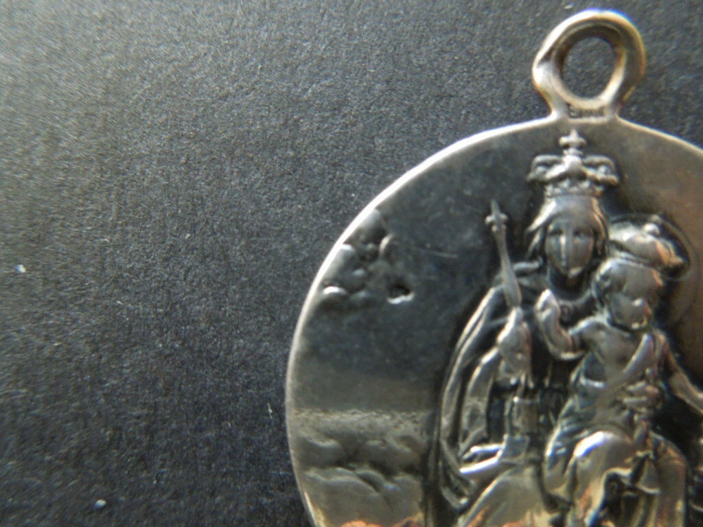 J1937 ANTIQUE SILVER SACRED HEART MEDAL BELGIUM 900 SILVER DUTCH IMPORT MARK