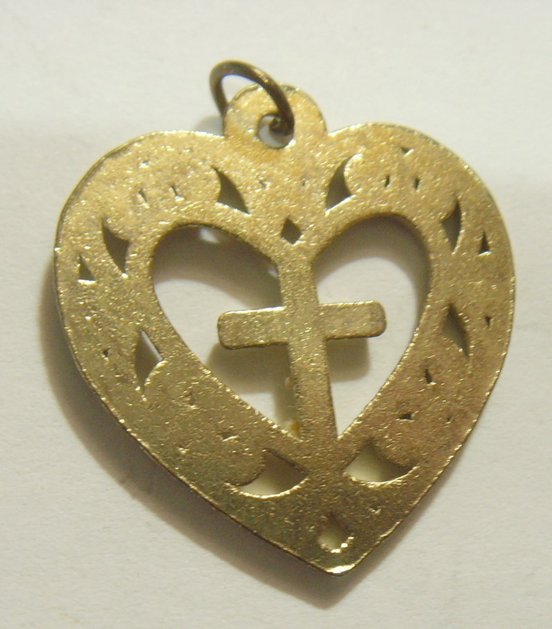 1950s vintage gold tone metal filigree heart cross Christian pendant 54491