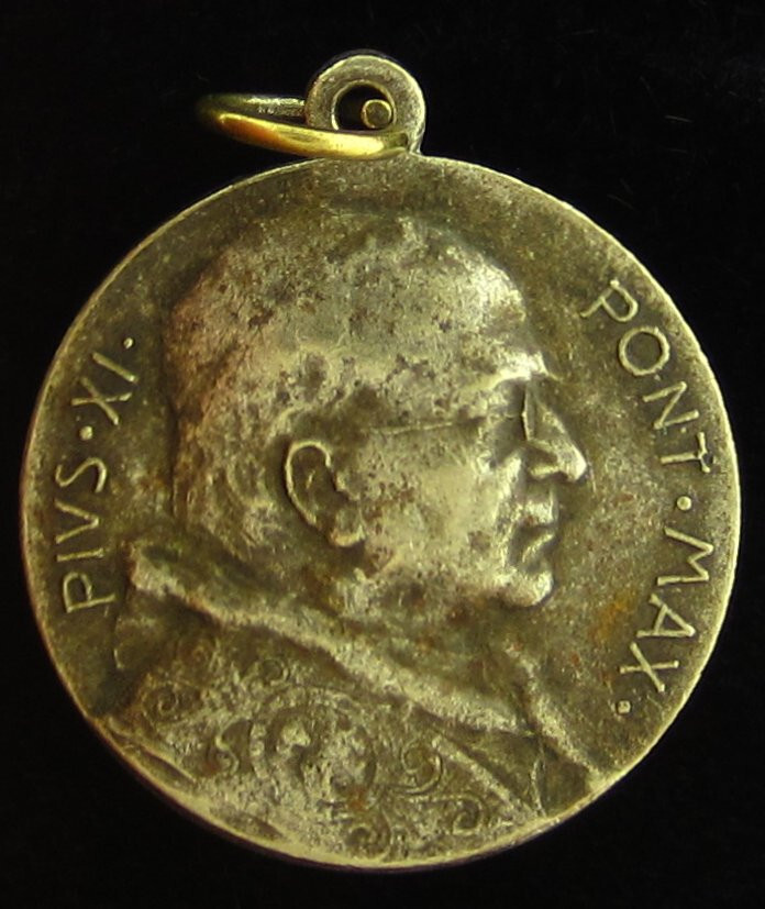 Vintage Jesus Medal Religious Catholic Holy Year 1925