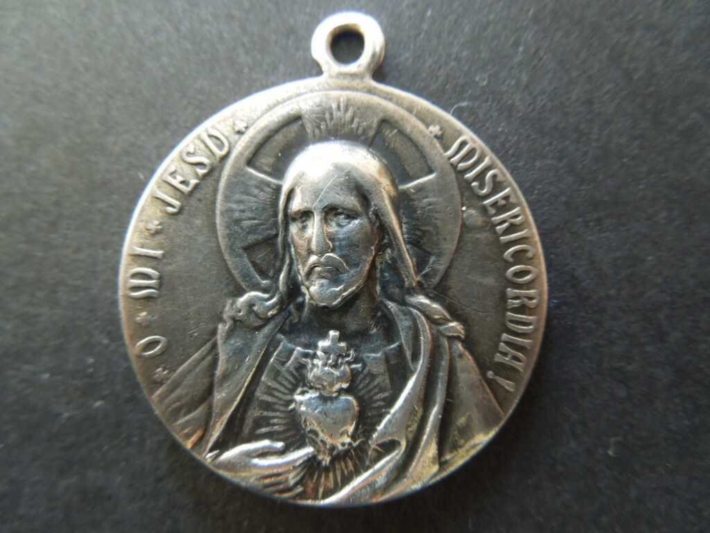 J1937 ANTIQUE SILVER SACRED HEART MEDAL BELGIUM 900 SILVER DUTCH IMPORT MARK