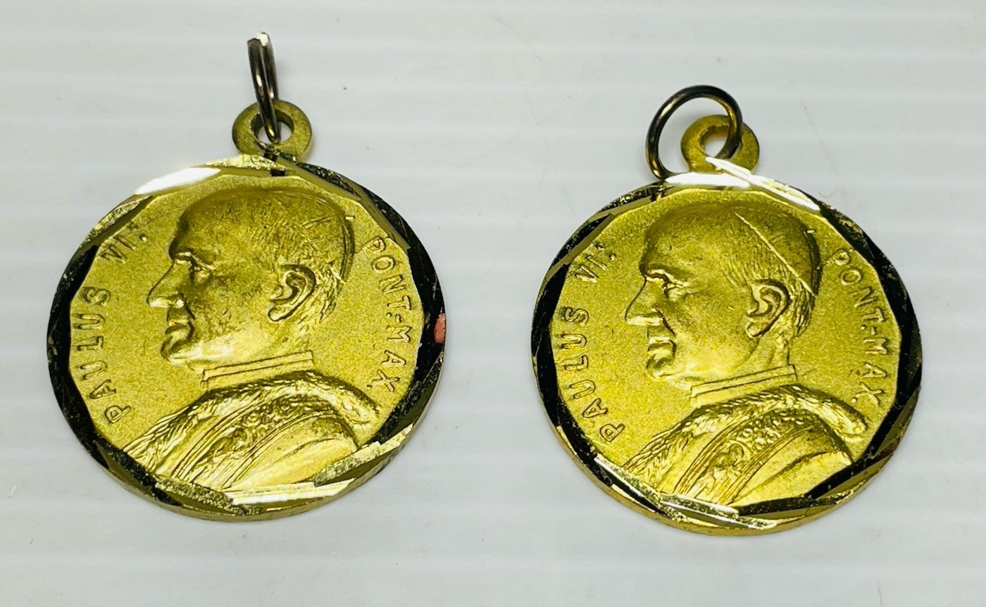 2 VTG Pope Paul VI Medal Pendant Necklaces ROMA Italy Gold Tone Catholic 1 1/8”