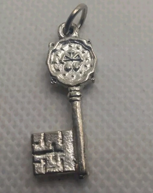 7 Vtg &1 Rear Catholic Saints, Mary, Bernadette, Joseph, Dymphna Medal Pendants