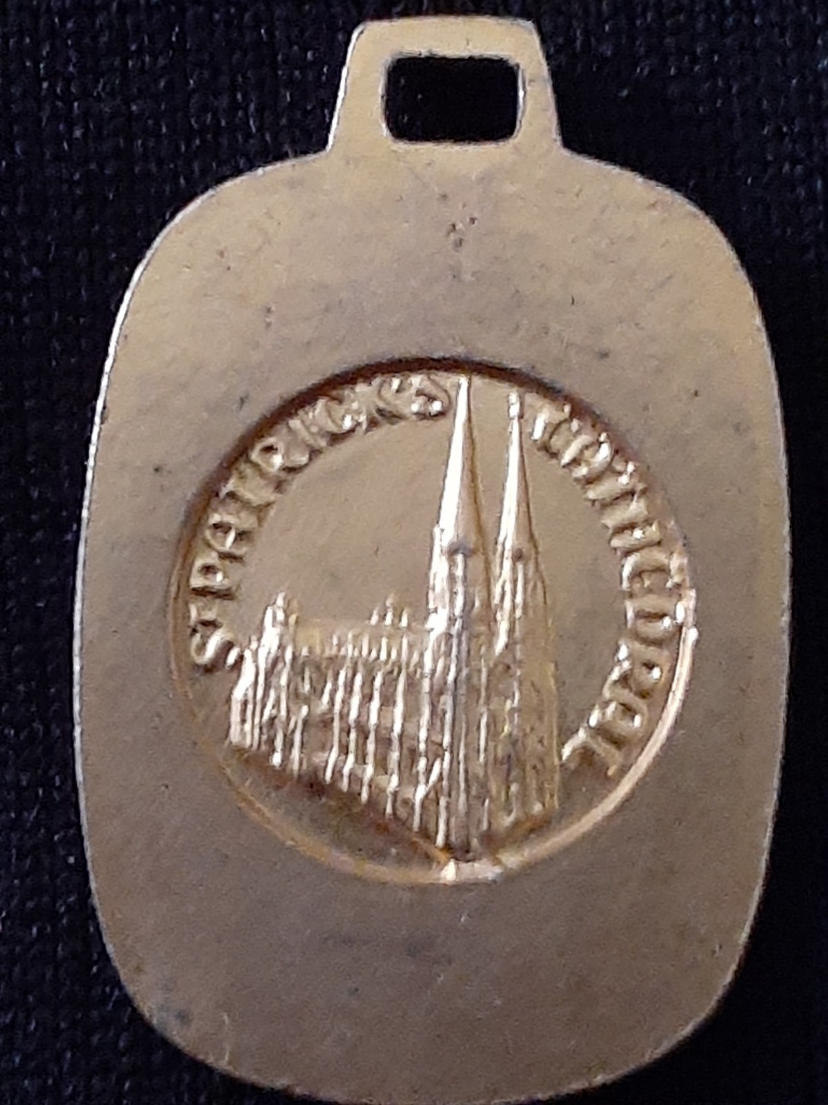 Vtg Nuestra Senora De Guadalupe Gold Tone Medal Pendant St Patrick’s Cathedral