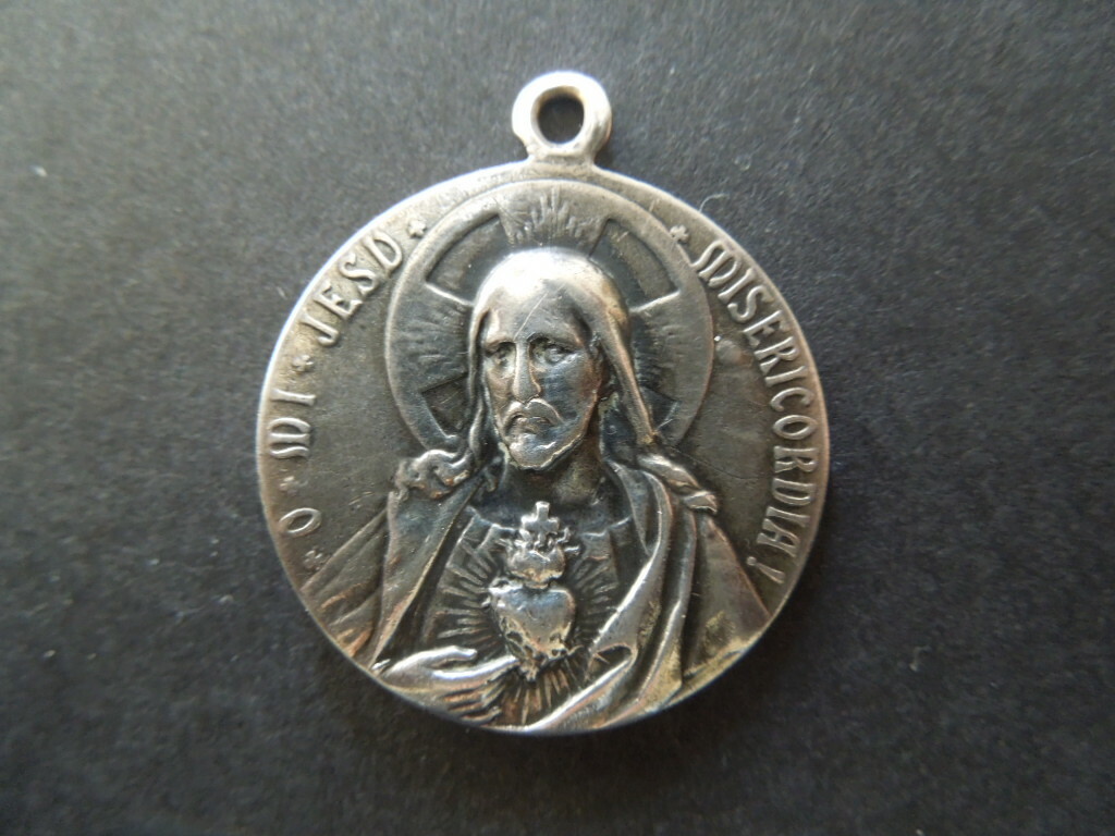 J1937 ANTIQUE SILVER SACRED HEART MEDAL BELGIUM 900 SILVER DUTCH IMPORT MARK